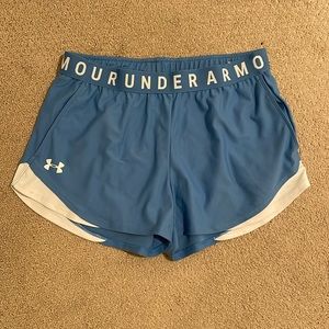 Under armour athletic shorts size M
